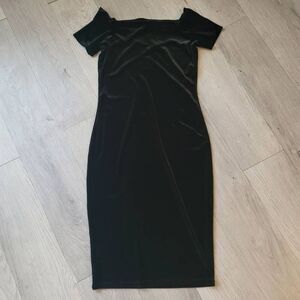 Snap medium vintage 2000s midi length black velvet off the shoulder dress